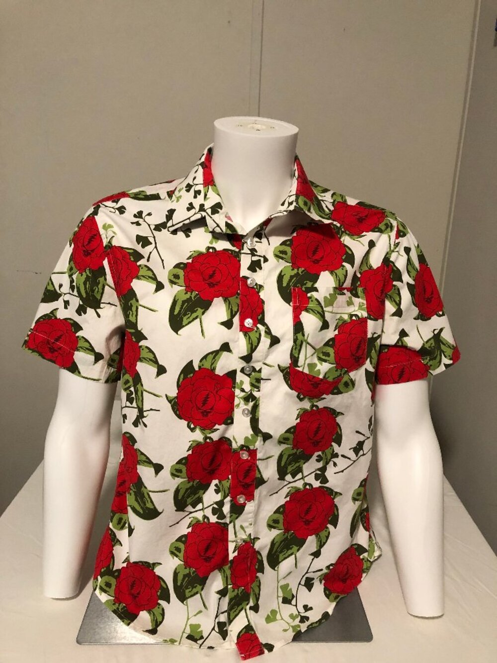 SEC 119 Grateful Dead Steal Your Face Begonias Short Sleeve Front Button Shirt L